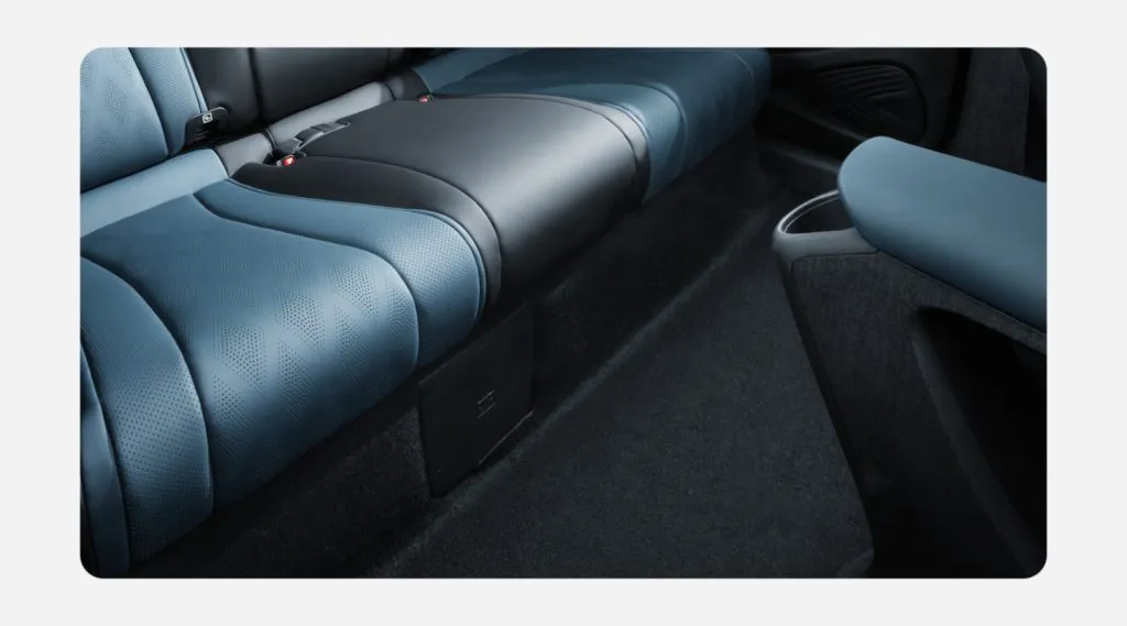 BYD DOLPHIN PLUS – Espaço confortável para os passageiros do banco traseiro