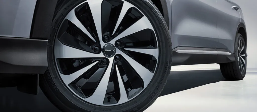 BYD SONG PLUS PREMIUM DM-i – Rodas esportivas com design de ondas furiosas